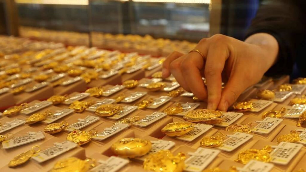 تحلیل دومتغیره بازار ایران؛ تقابل انس جهانی و دلار آزاد