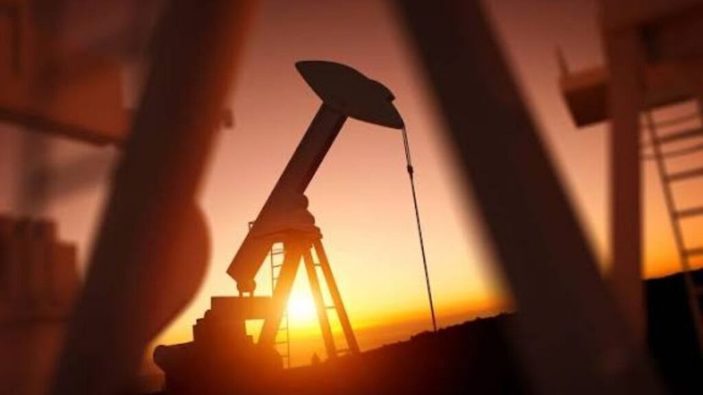 بررسی جایگاه مجلس و نهادها در موضوع قیمت بنزین